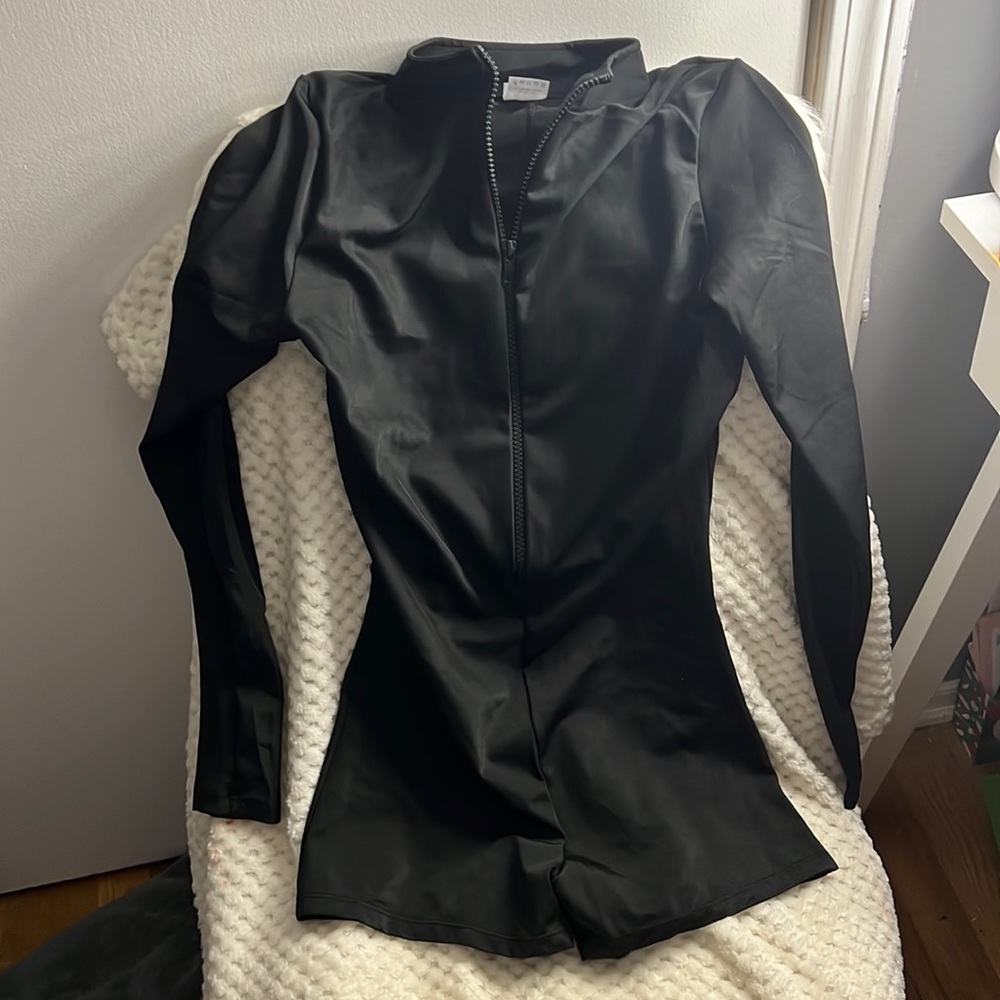 Black bodysuit romper - longsleeve